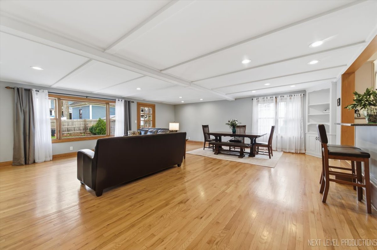 618 S 5th Street, St. Charles, IL 60174