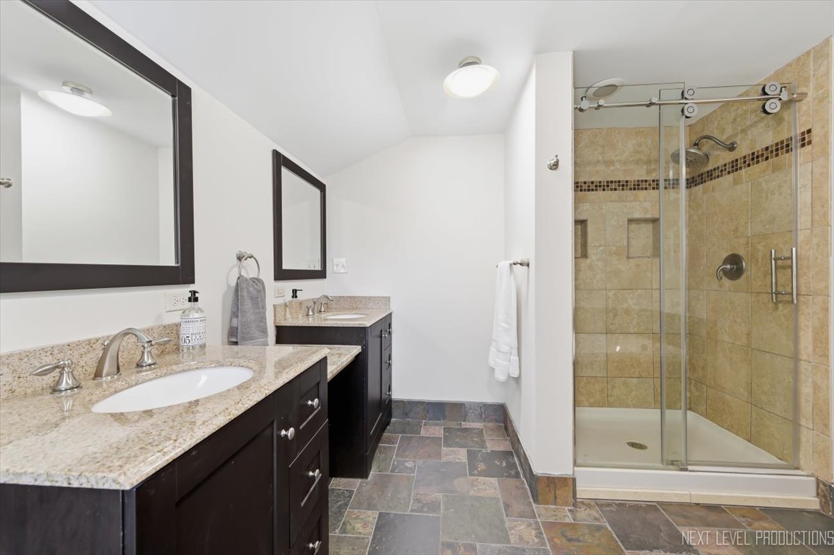 618 S 5th Street, St. Charles, IL 60174