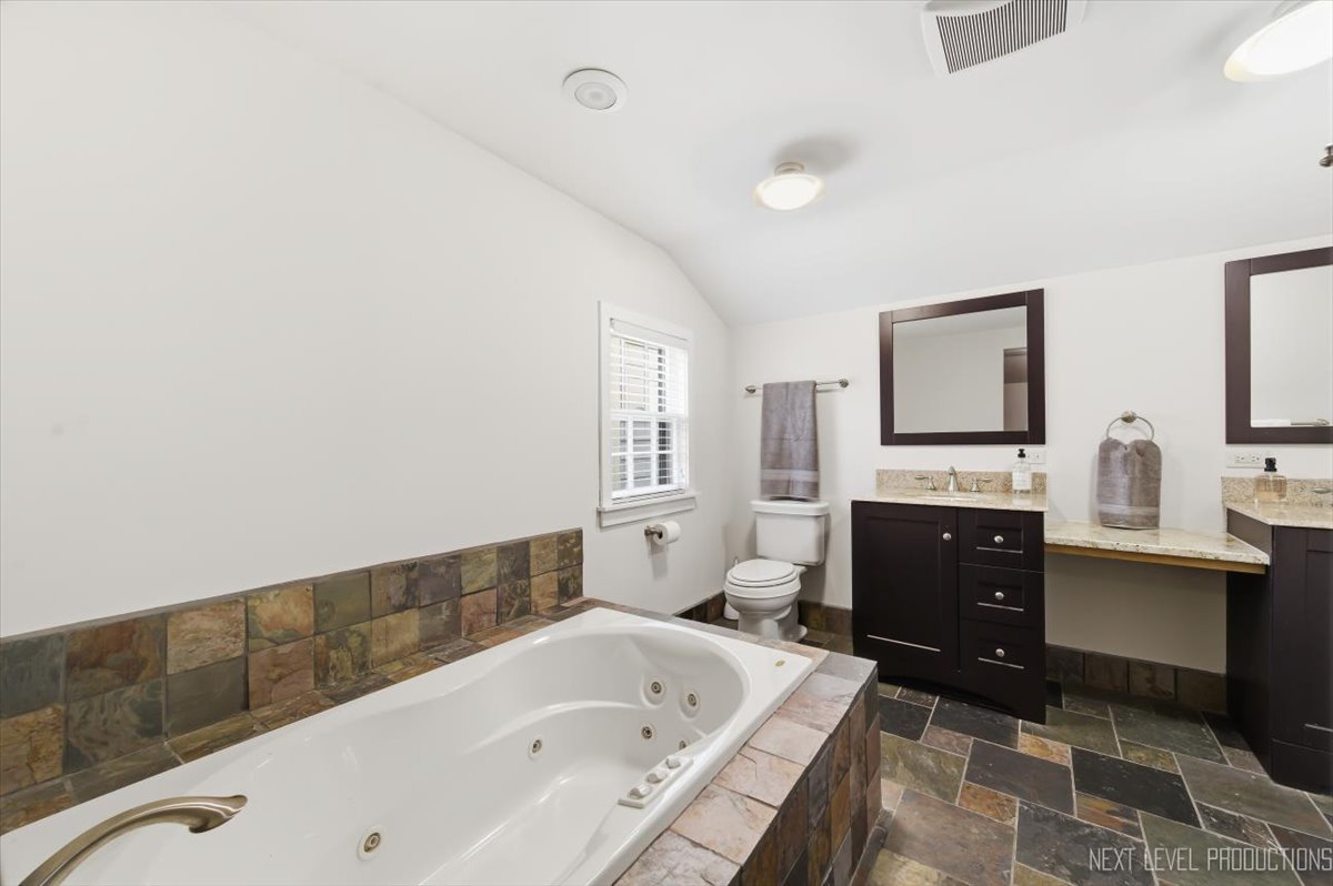 618 S 5th Street, St. Charles, IL 60174