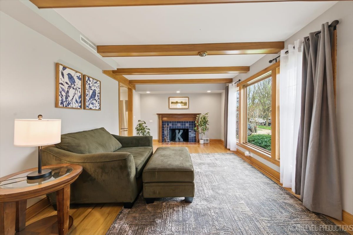 618 S 5th Street, St. Charles, IL 60174