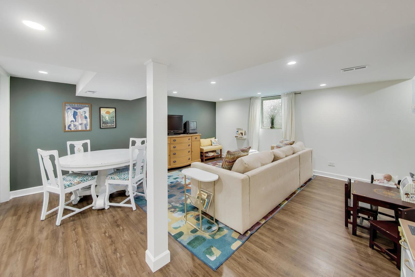 202 N Chester Avenue, Park Ridge, IL 60068