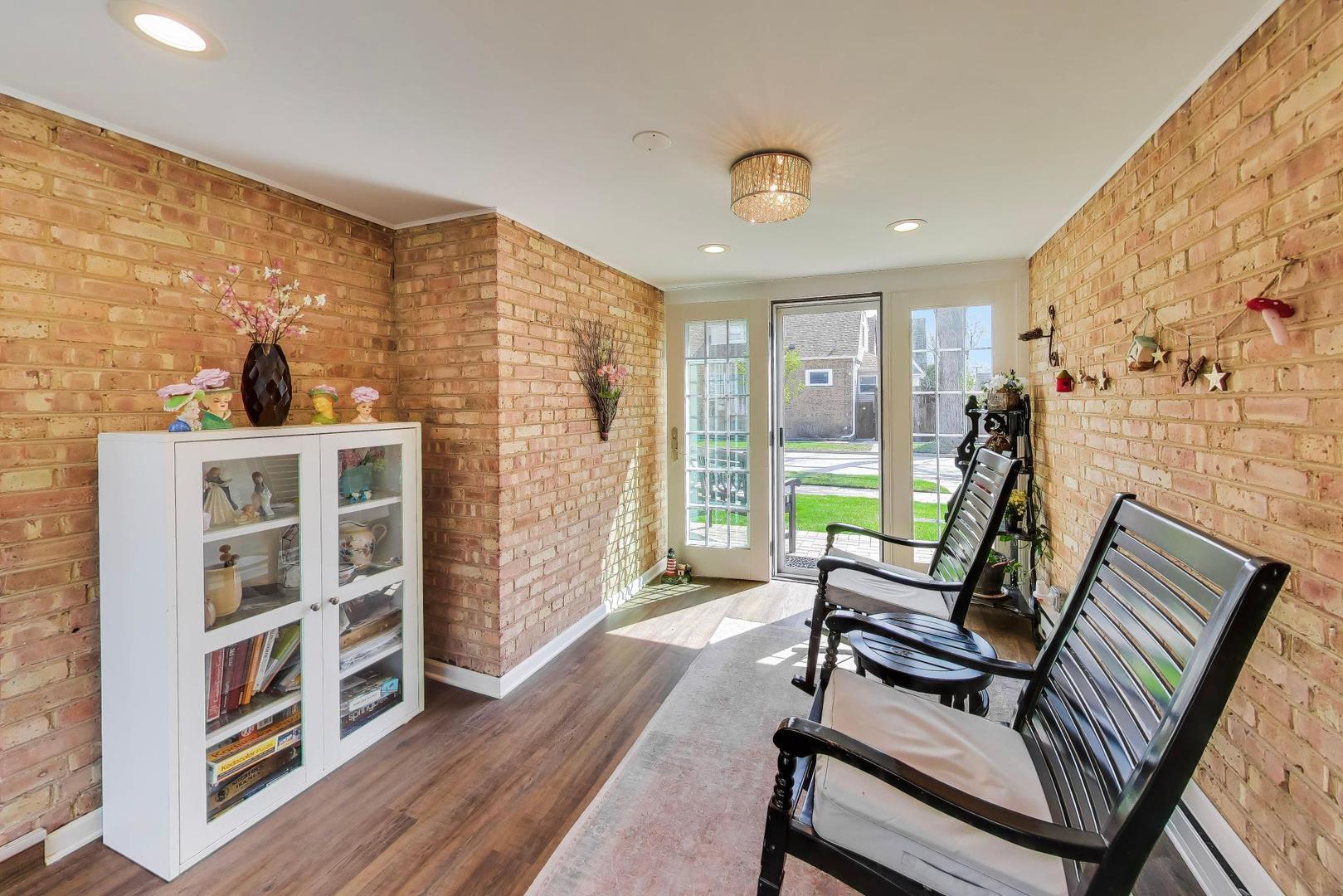 202 N Chester Avenue, Park Ridge, IL 60068