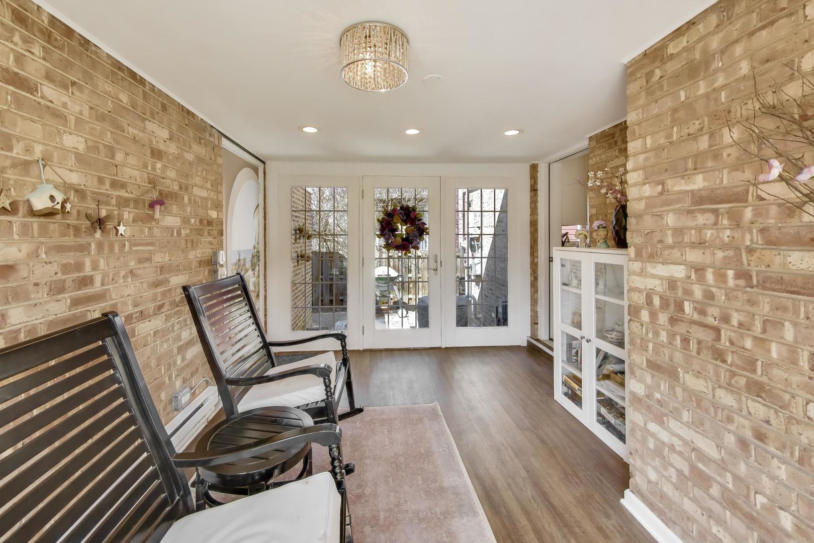 202 N Chester Avenue, Park Ridge, IL 60068