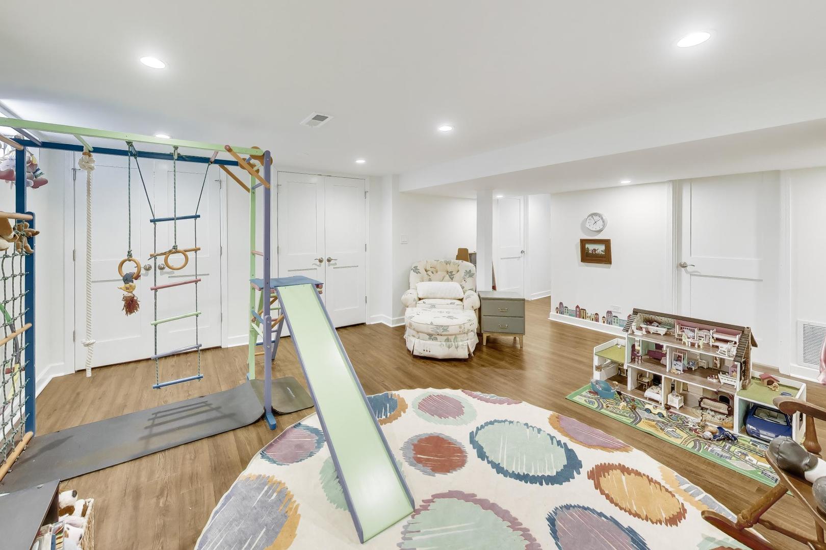 202 N Chester Avenue, Park Ridge, IL 60068