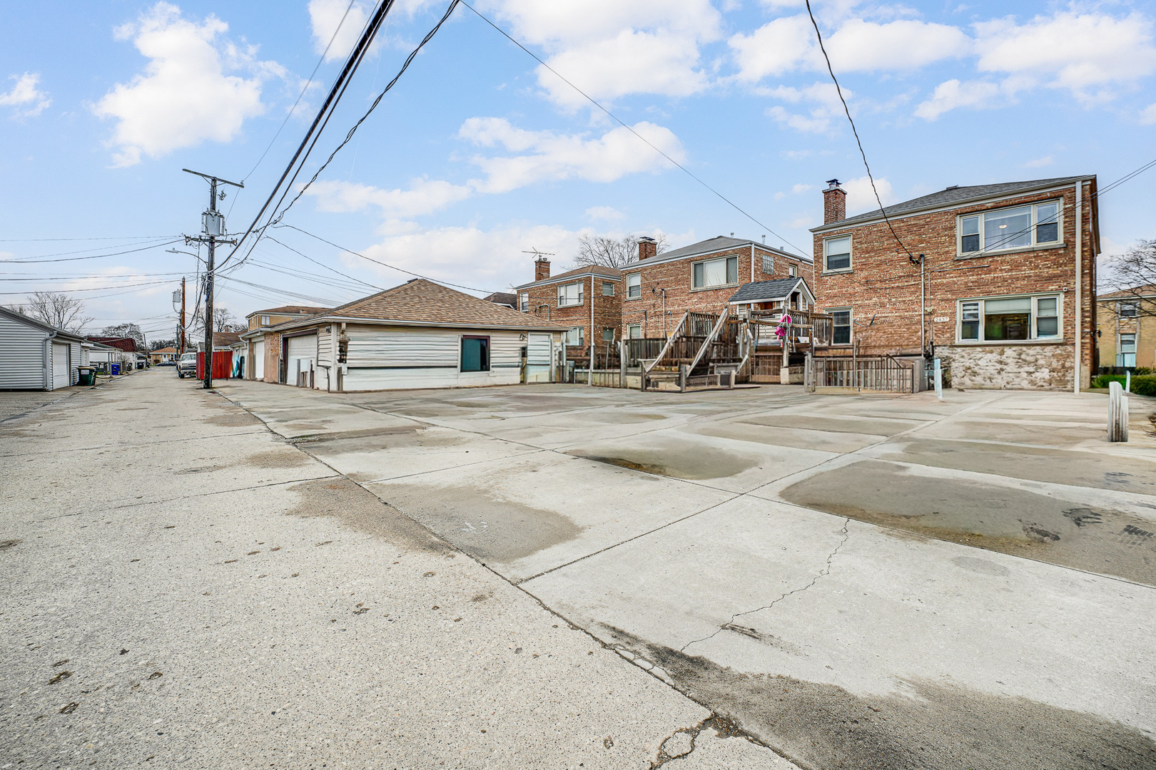 2437 N 78th Avenue, Elmwood Park, IL 60707