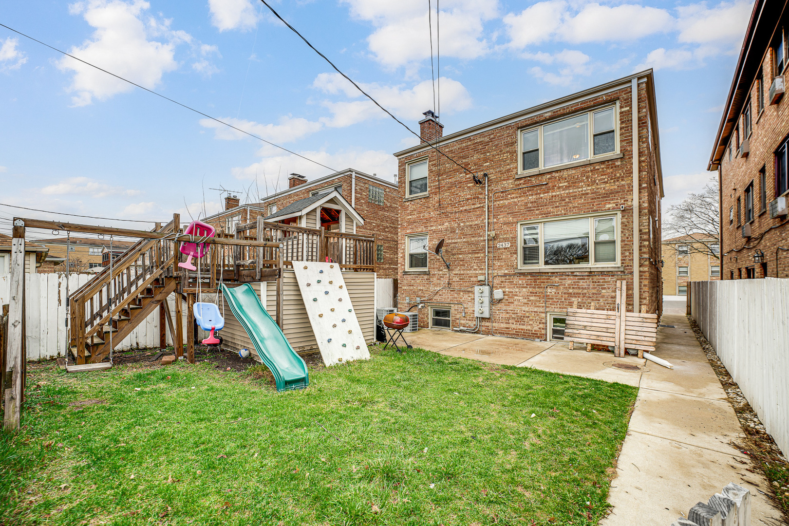 2437 N 78th Avenue, Elmwood Park, IL 60707