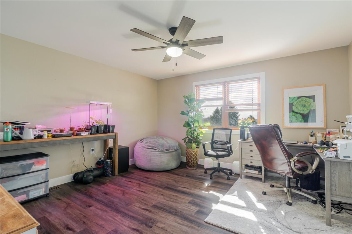 1388 E 2950 North Road, Mansfield, IL 61854