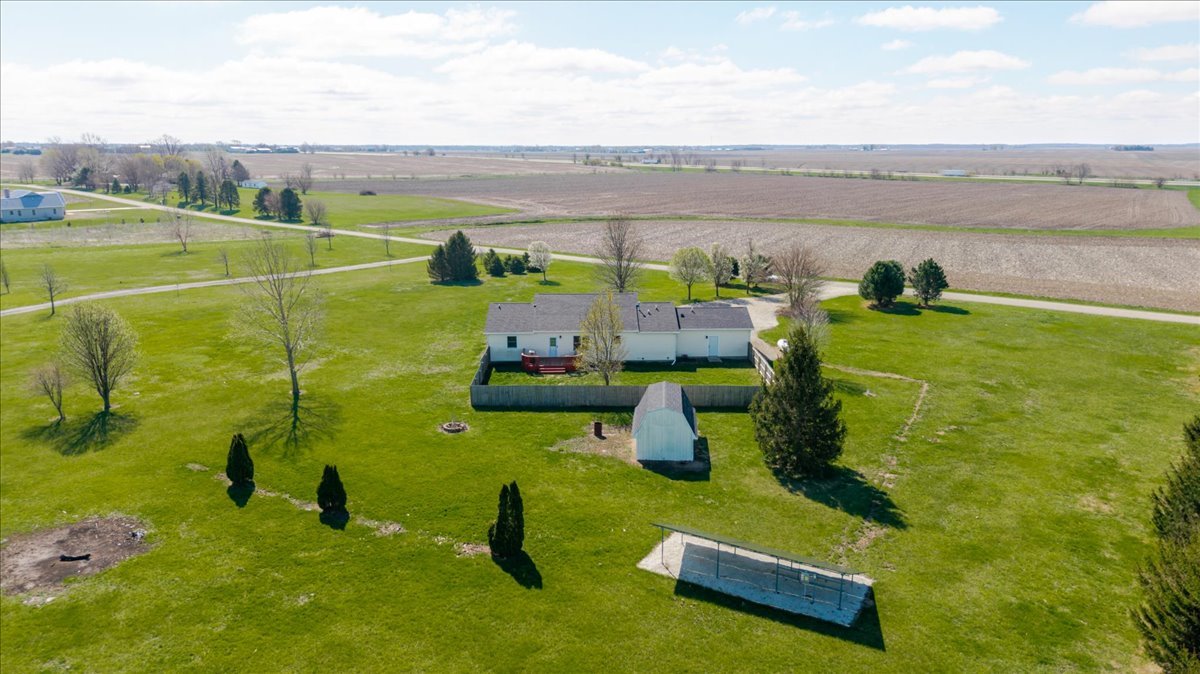 1388 E 2950 North Road, Mansfield, IL 61854