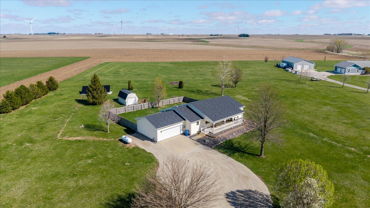 1388 E 2950 North Road, Mansfield, IL 61854