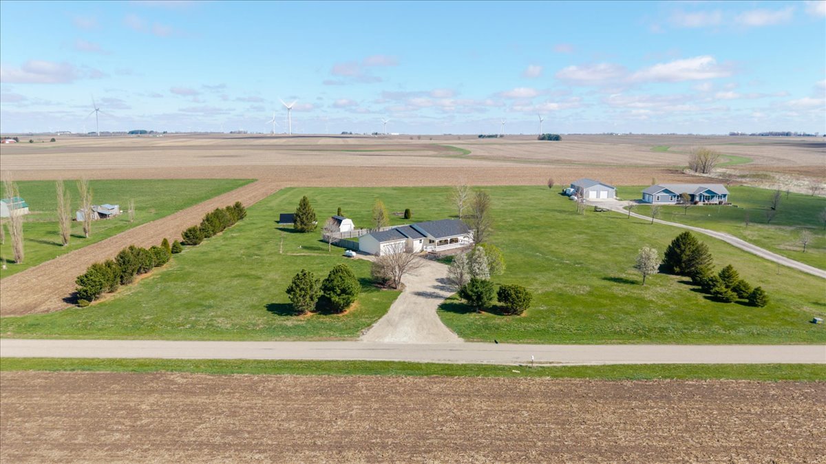 1388 E 2950 North Road, Mansfield, IL 61854