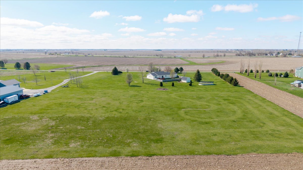 1388 E 2950 North Road, Mansfield, IL 61854