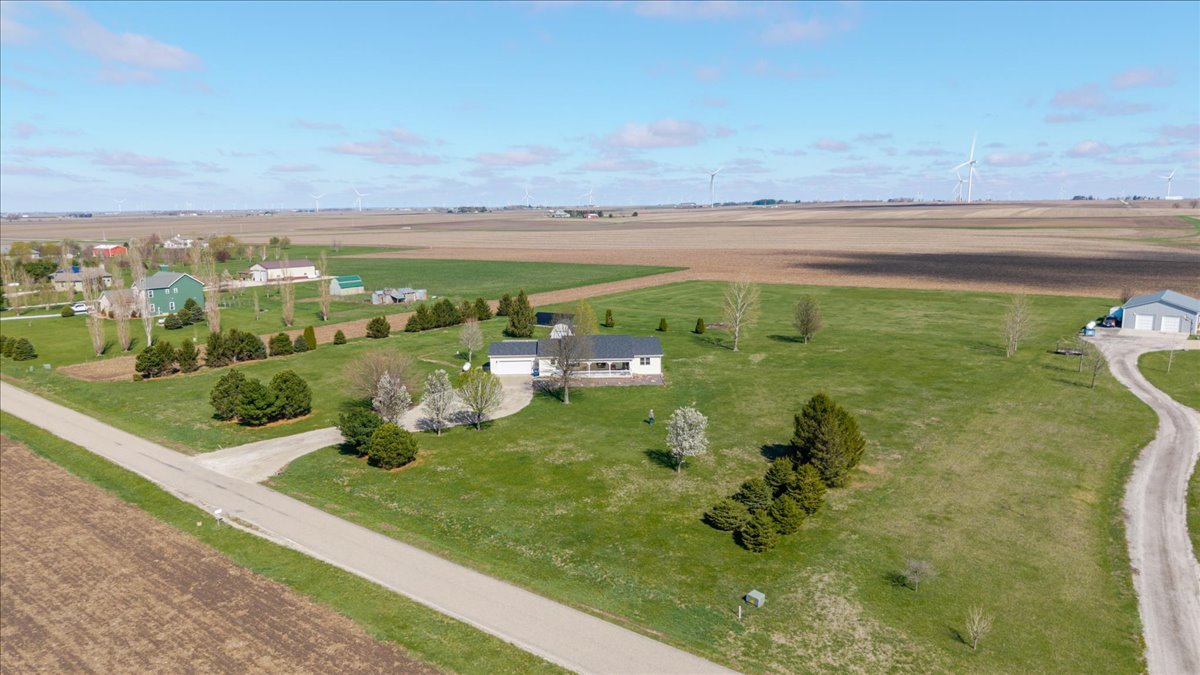 1388 E 2950 North Road, Mansfield, IL 61854