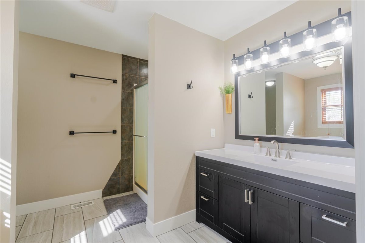 1388 E 2950 North Road, Mansfield, IL 61854