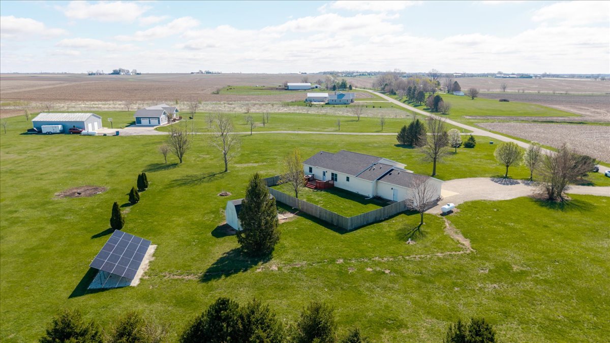 1388 E 2950 North Road, Mansfield, IL 61854