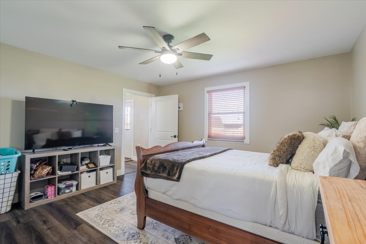 1388 E 2950 North Road, Mansfield, IL 61854