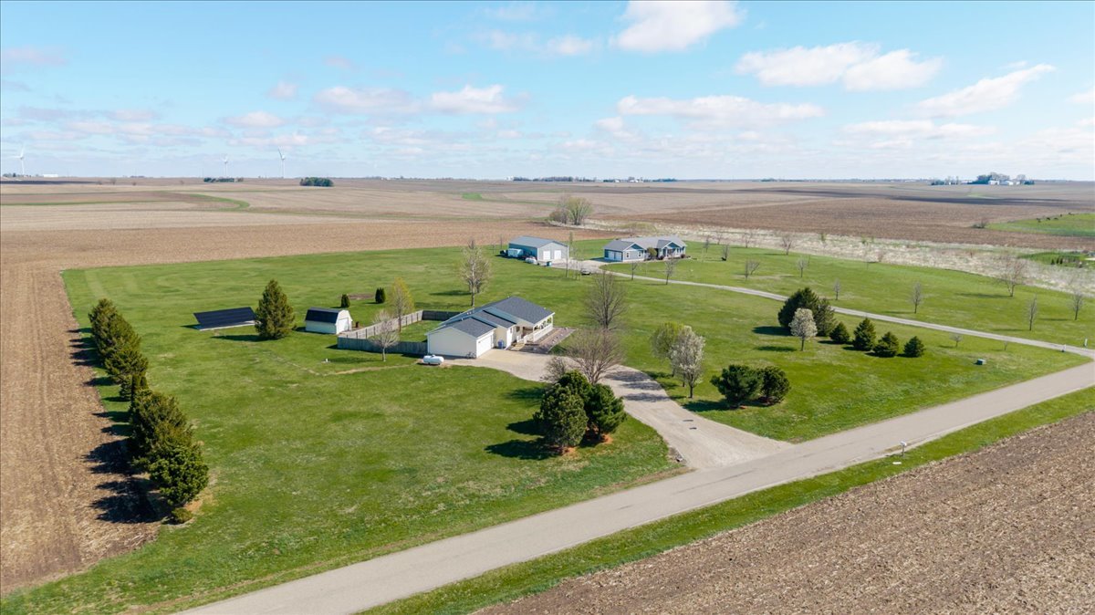 1388 E 2950 North Road, Mansfield, IL 61854