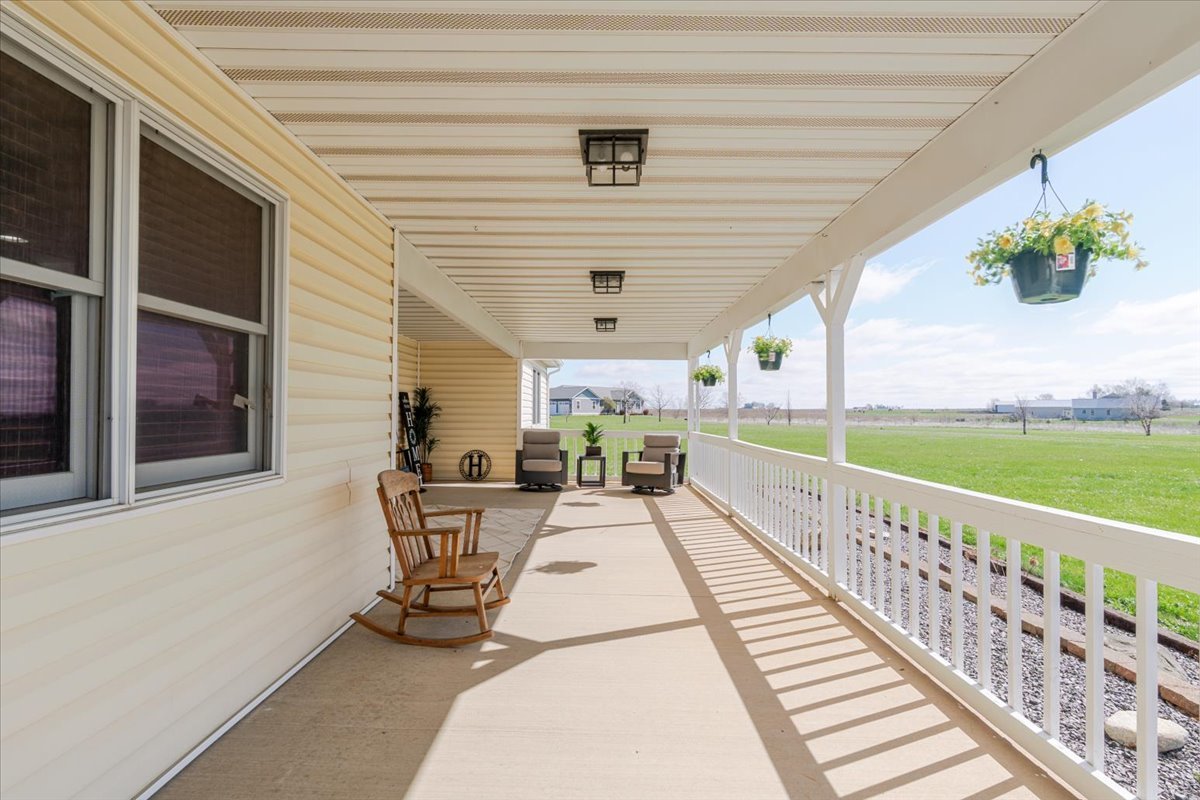 1388 E 2950 North Road, Mansfield, IL 61854