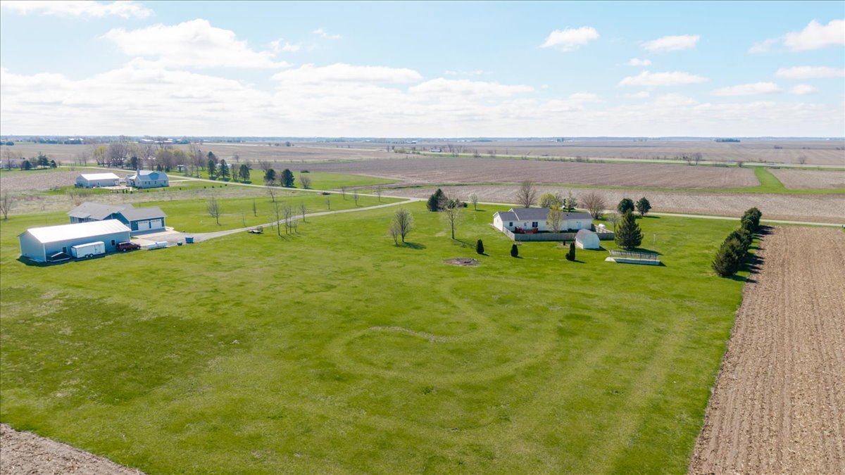 1388 E 2950 North Road, Mansfield, IL 61854