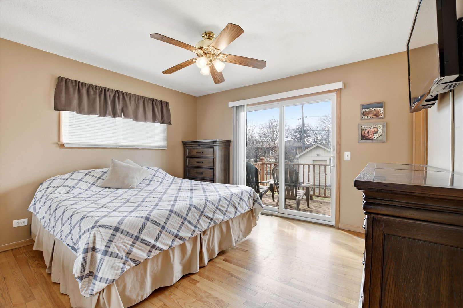 130 N Horner Lane, Mount Prospect, IL 60056