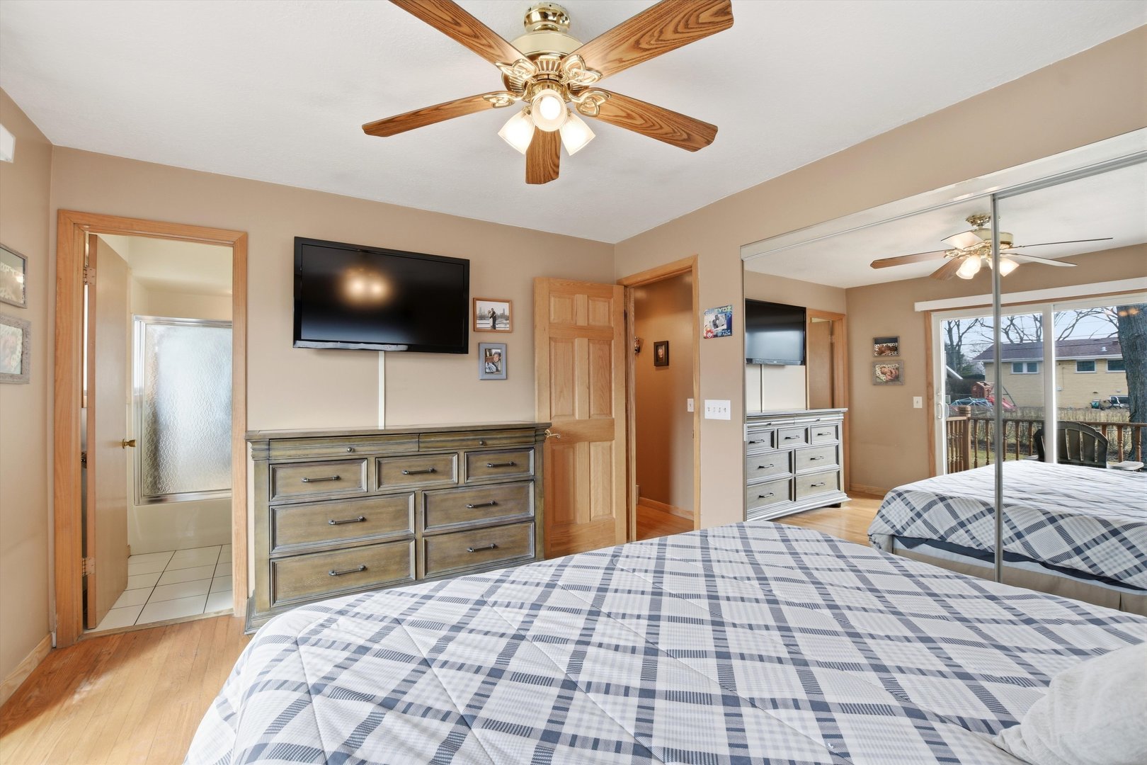 130 N Horner Lane, Mount Prospect, IL 60056