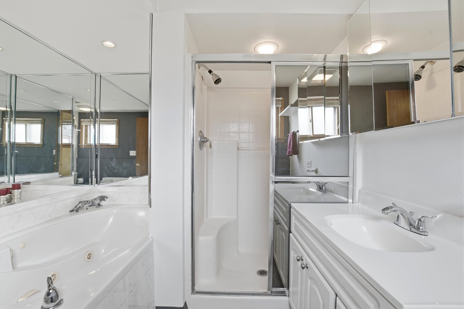 130 N Horner Lane, Mount Prospect, IL 60056