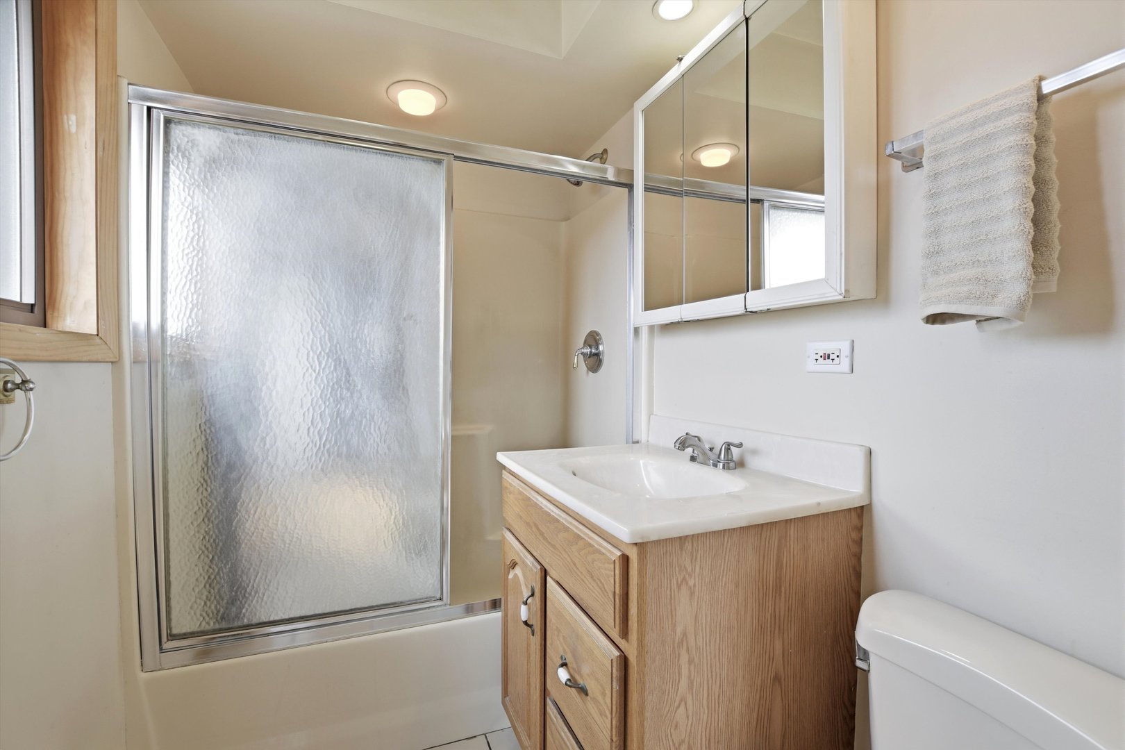 130 N Horner Lane, Mount Prospect, IL 60056