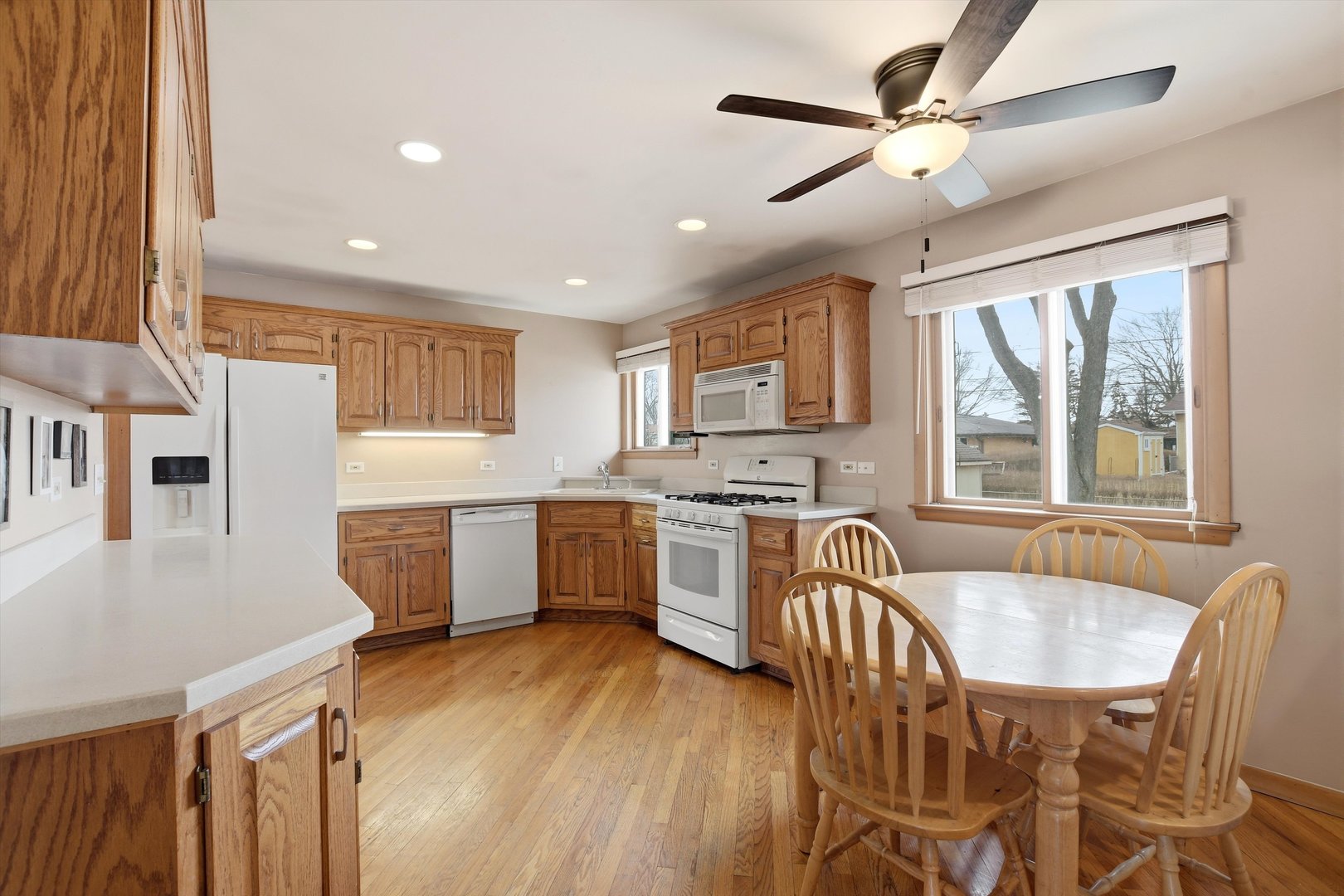 130 N Horner Lane, Mount Prospect, IL 60056