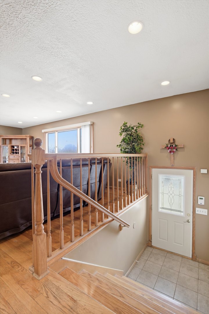 130 N Horner Lane, Mount Prospect, IL 60056