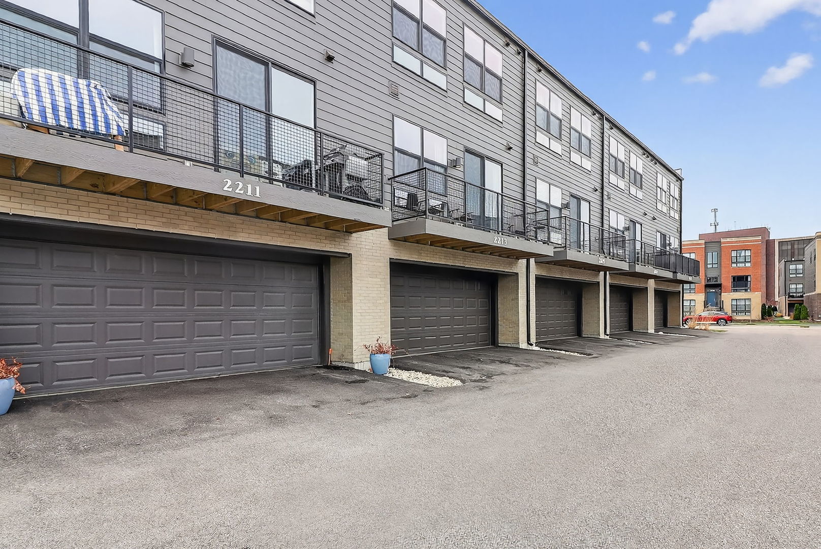 2213 Venture Drive, Schaumburg, IL 60173