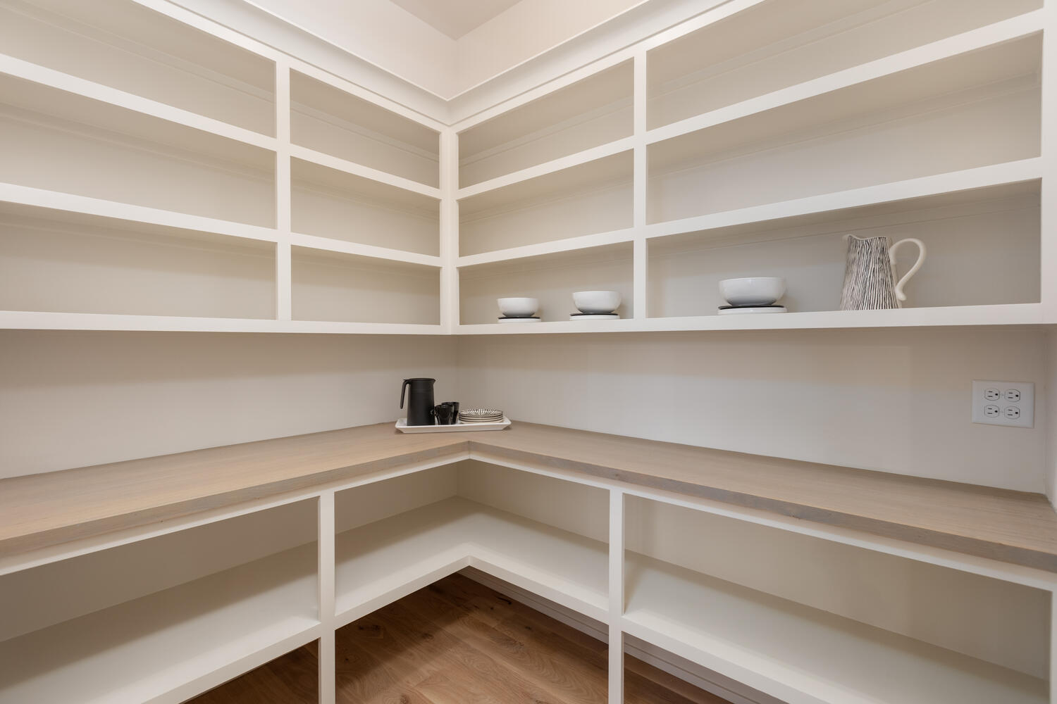 707 Thornwood Drive, Naperville, IL 60540