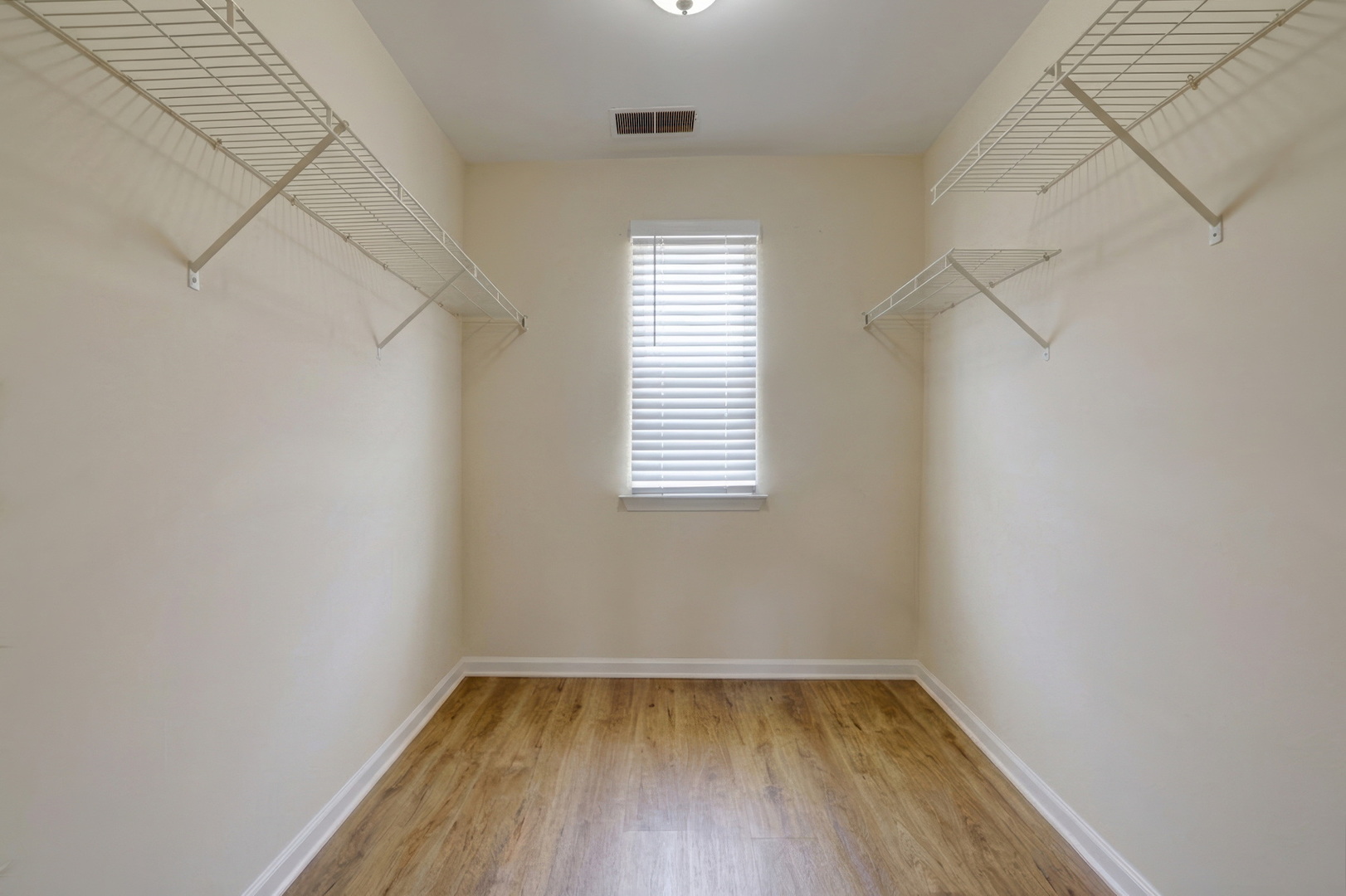 1435 Orleans Drive, Mundelein, IL 60060