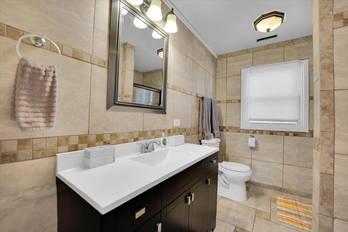 49 N Lake Avenue, Fox Lake, IL 60020