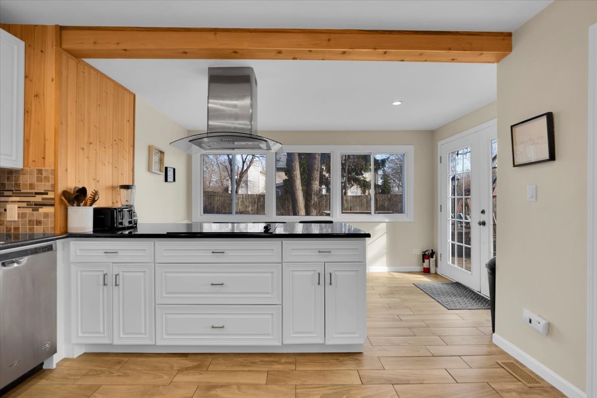 49 N Lake Avenue, Fox Lake, IL 60020