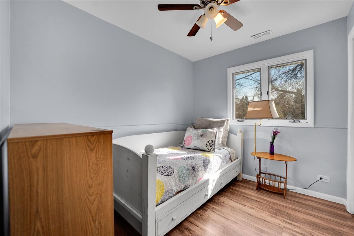 49 N Lake Avenue, Fox Lake, IL 60020