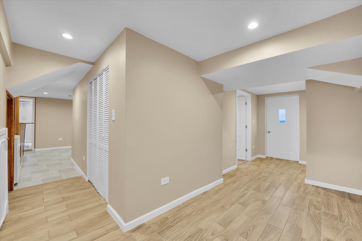 49 N Lake Avenue, Fox Lake, IL 60020