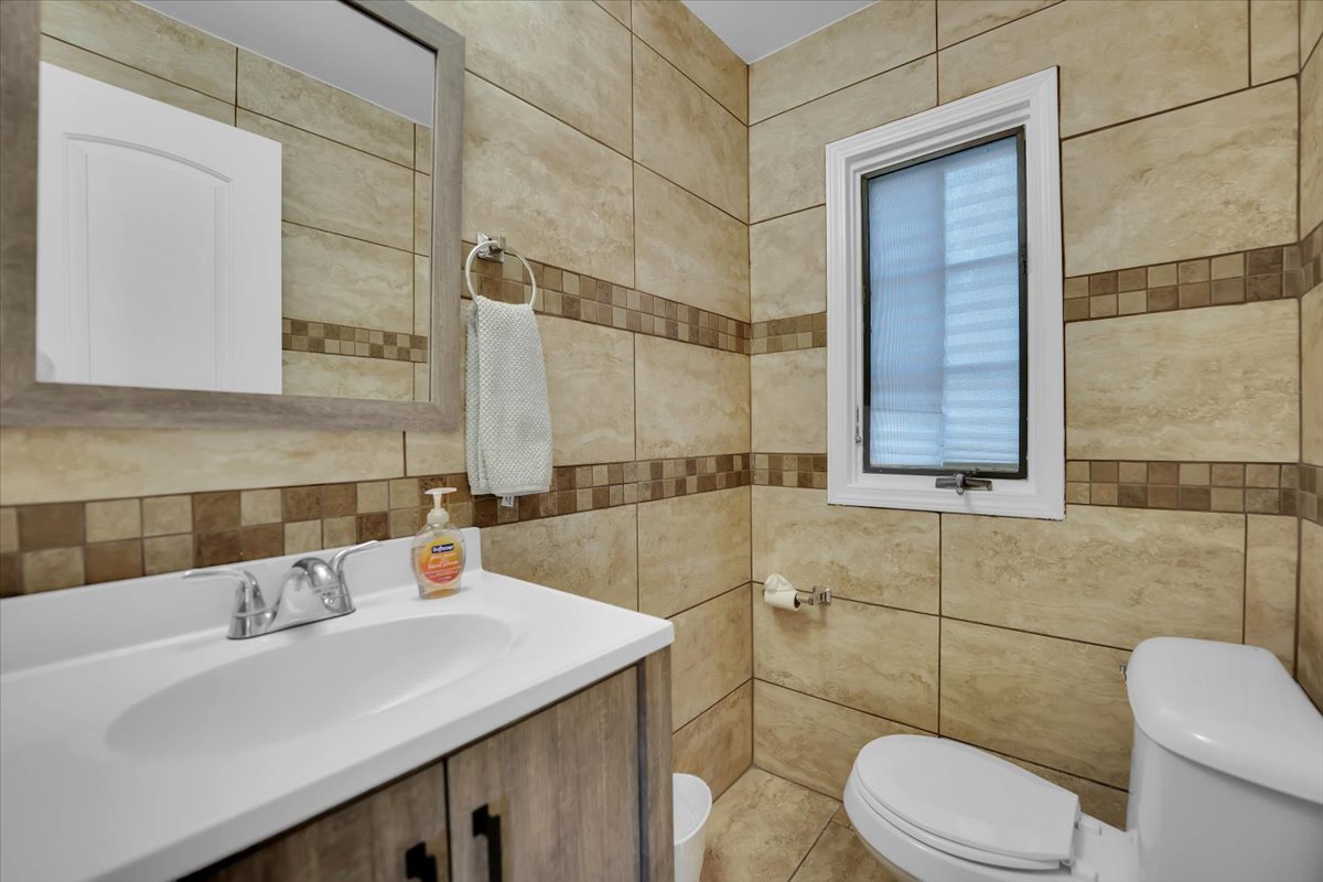 49 N Lake Avenue, Fox Lake, IL 60020