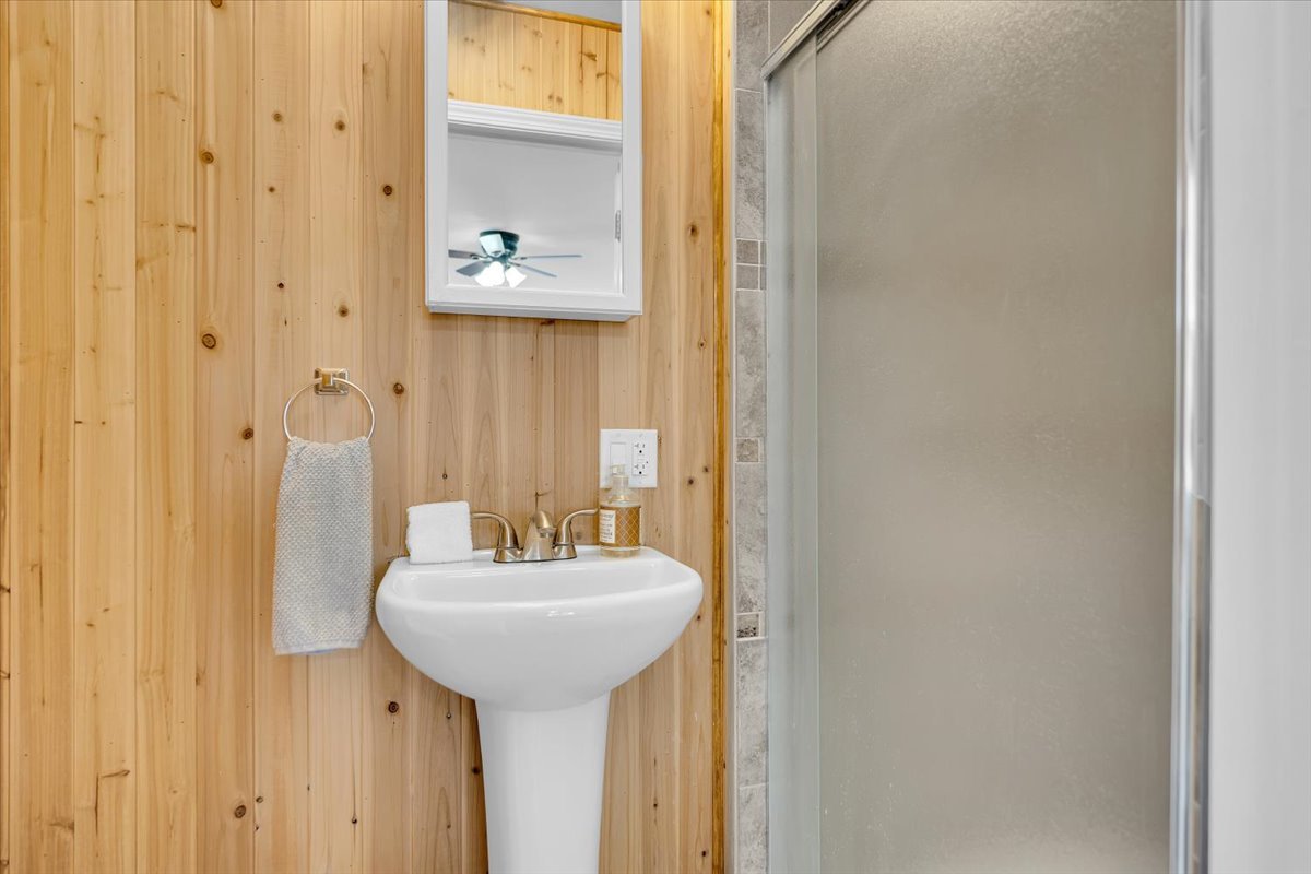 49 N Lake Avenue, Fox Lake, IL 60020