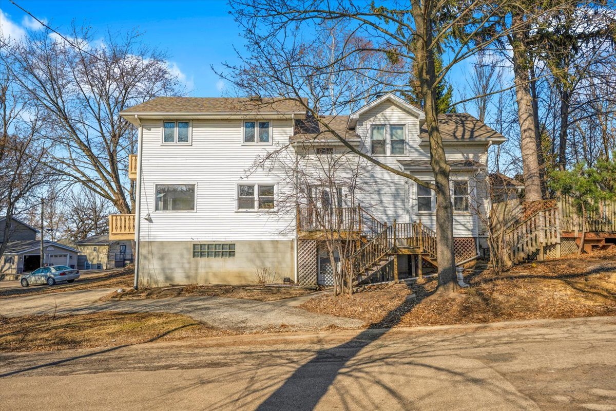 49 N Lake Avenue, Fox Lake, IL 60020