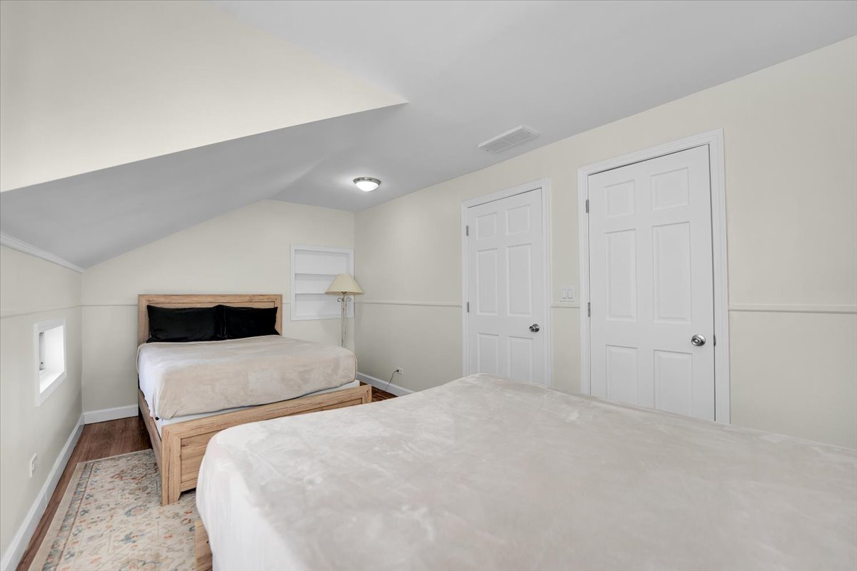 49 N Lake Avenue, Fox Lake, IL 60020