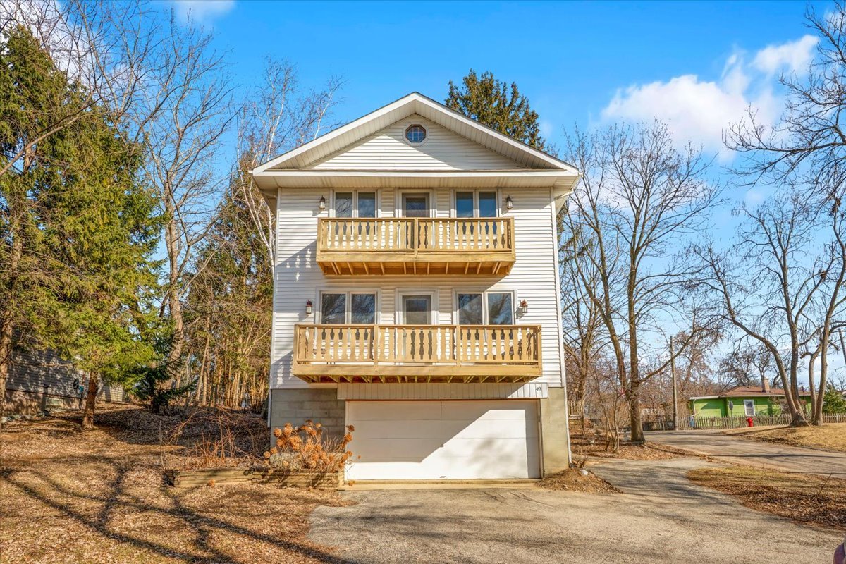 49 N Lake Avenue, Fox Lake, IL 60020