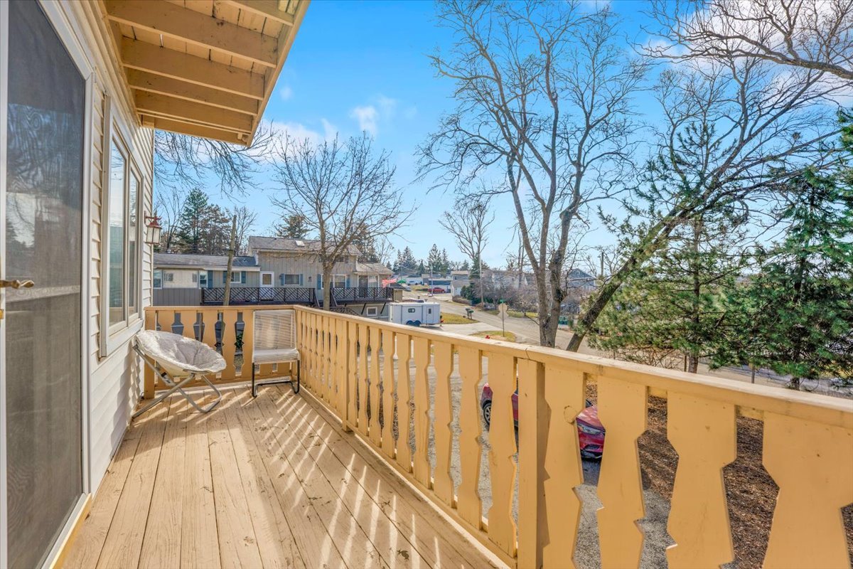 49 N Lake Avenue, Fox Lake, IL 60020