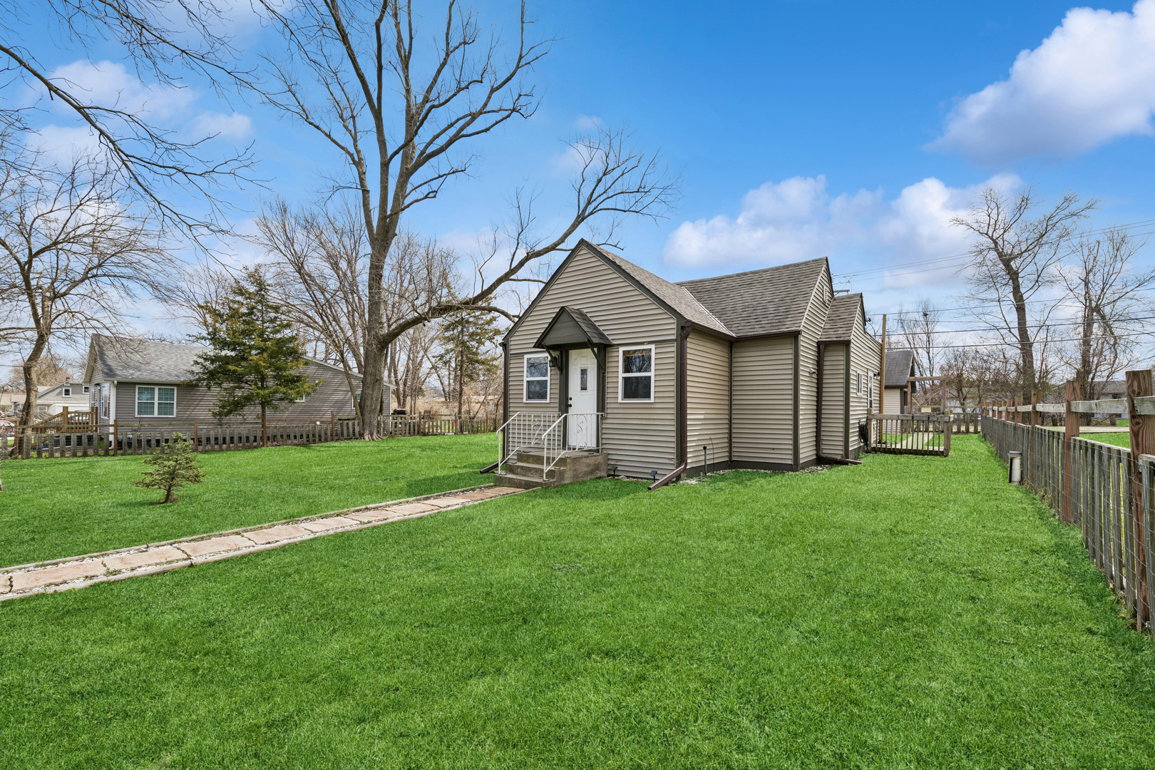 5313 Cleveland Drive, McHenry, IL 60050