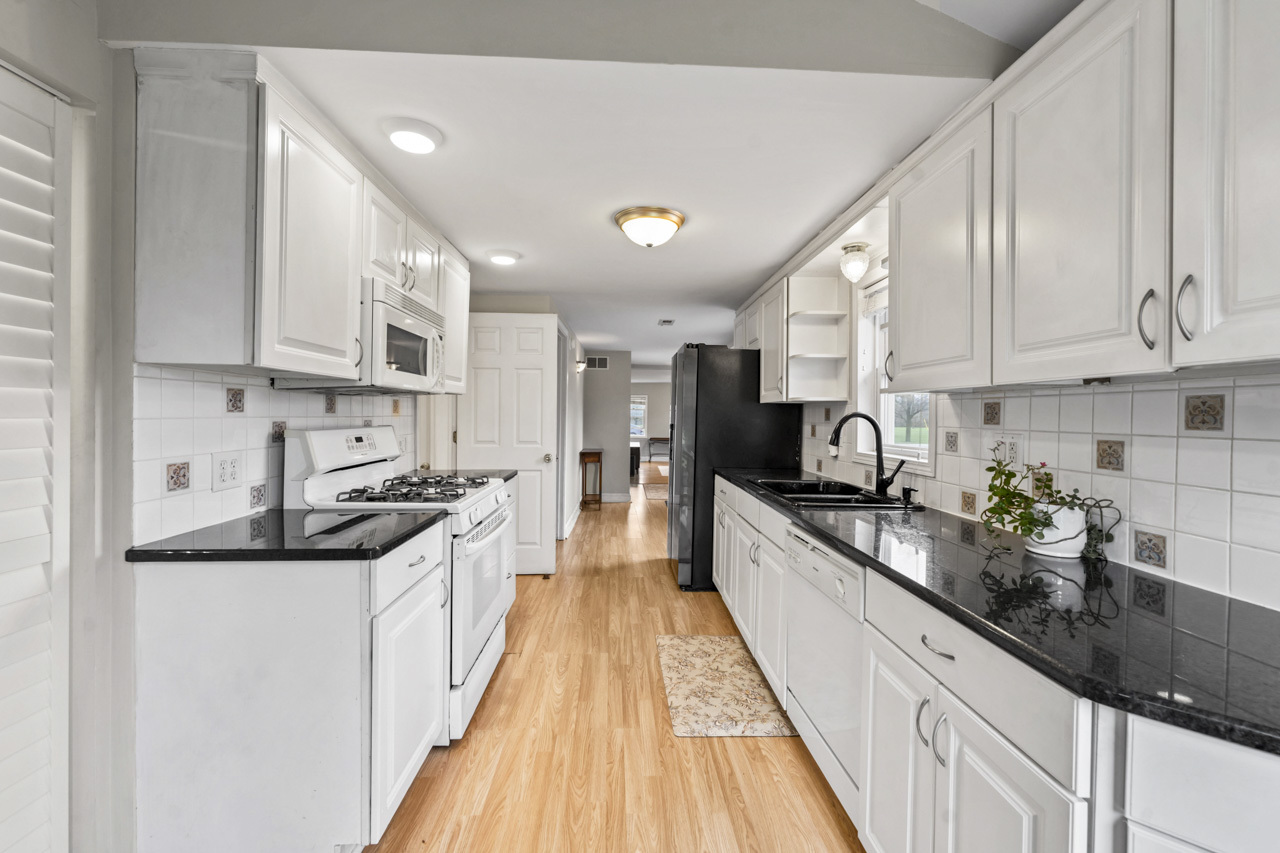 4616 River Drive, Lisle, IL 60532