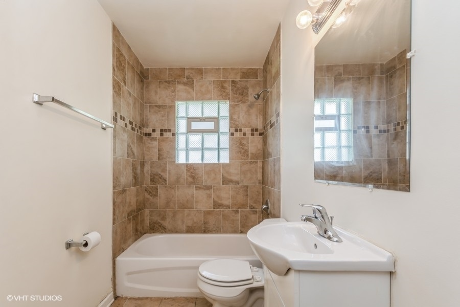 17948 Wentworth Avenue, Lansing, IL 60438