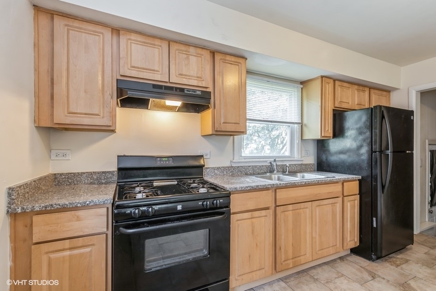 17948 Wentworth Avenue, Lansing, IL 60438