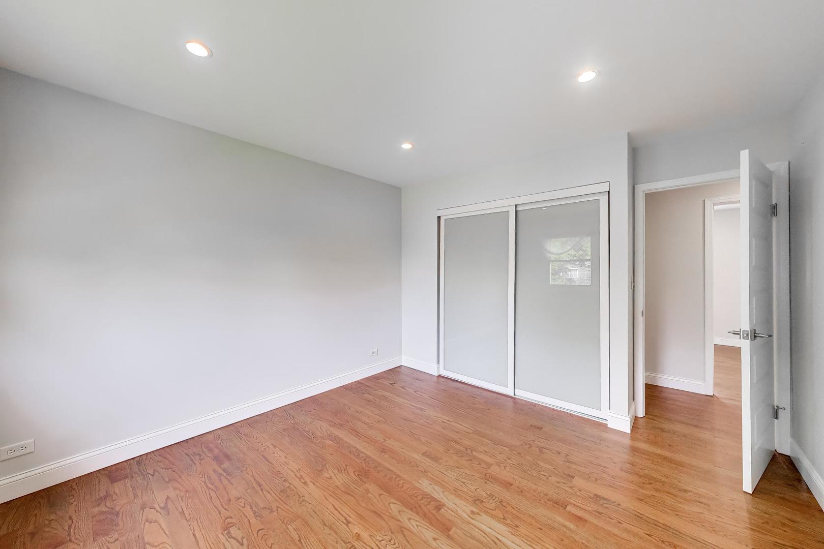 504 W Berkley Drive, Arlington Heights, IL 60004