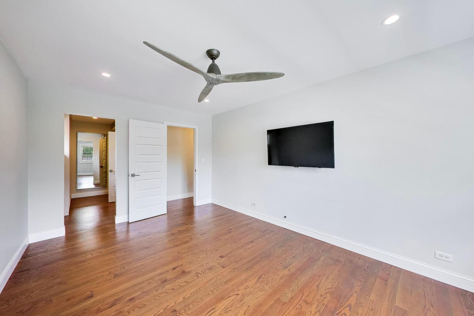 504 W Berkley Drive, Arlington Heights, IL 60004