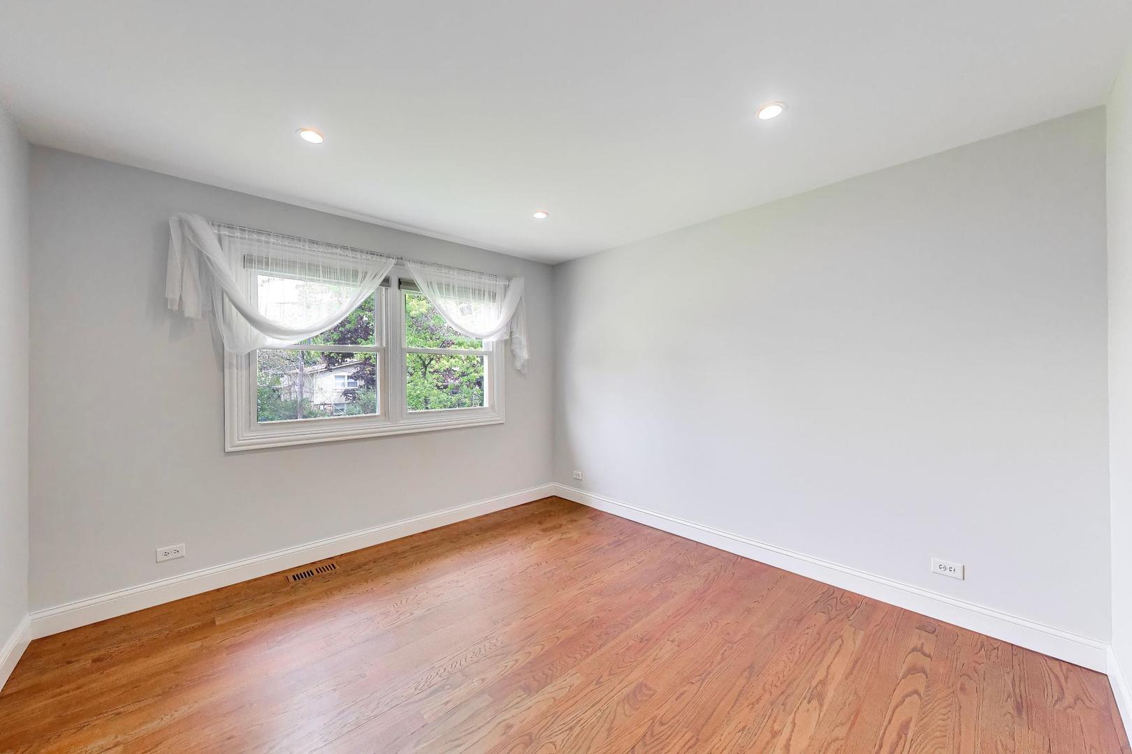 504 W Berkley Drive, Arlington Heights, IL 60004