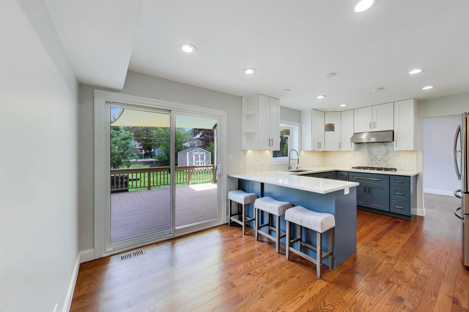 504 W Berkley Drive, Arlington Heights, IL 60004