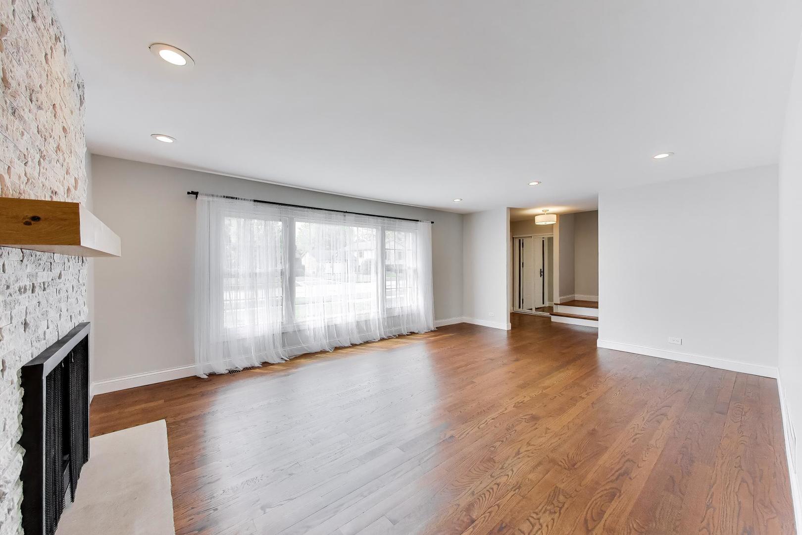504 W Berkley Drive, Arlington Heights, IL 60004
